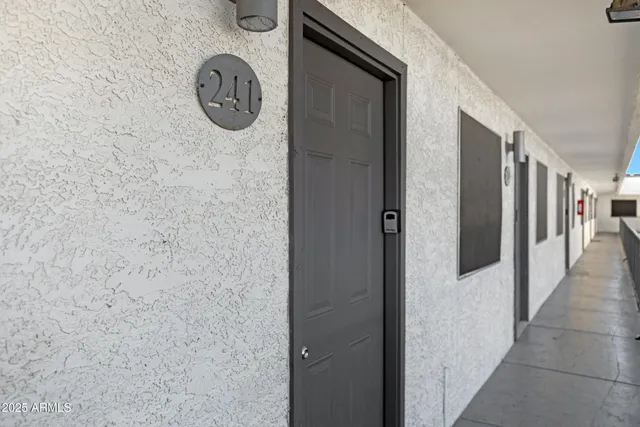 $995 | 18202 North Cave Creek Road, Unit 241, Phoenix, AZ 85032