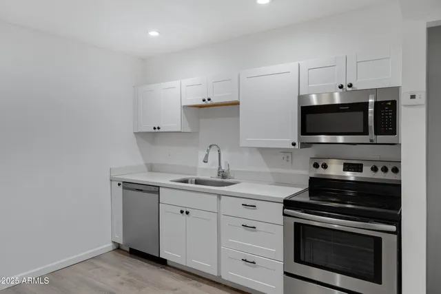 $995 | 18202 North Cave Creek Road, Unit 241, Phoenix, AZ 85032