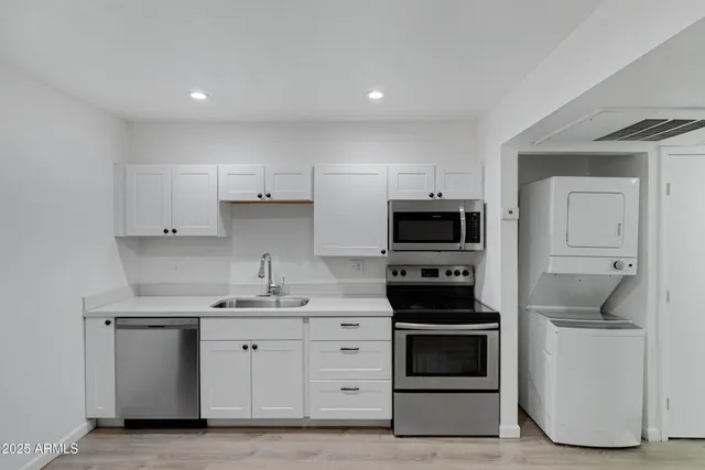 $995 | 18202 North Cave Creek Road, Unit 241, Phoenix, AZ 85032