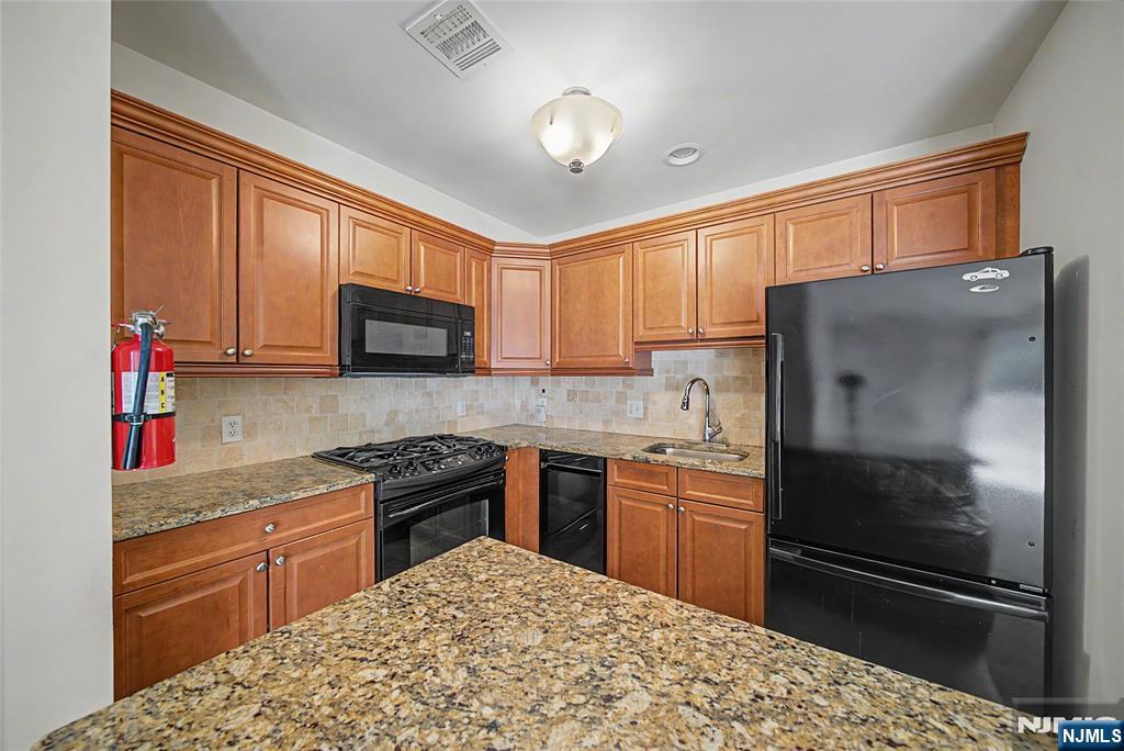 58 Kinderkamack Road, Unit 22 Emerson, NJ 07630 - Photo 4 of 24