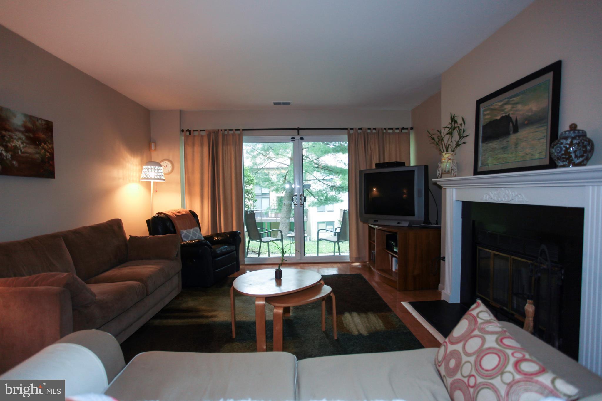 5570 Vantage Point Road, Unit 2 Columbia, MD 21044 - Photo 3 of 16 Living Room
