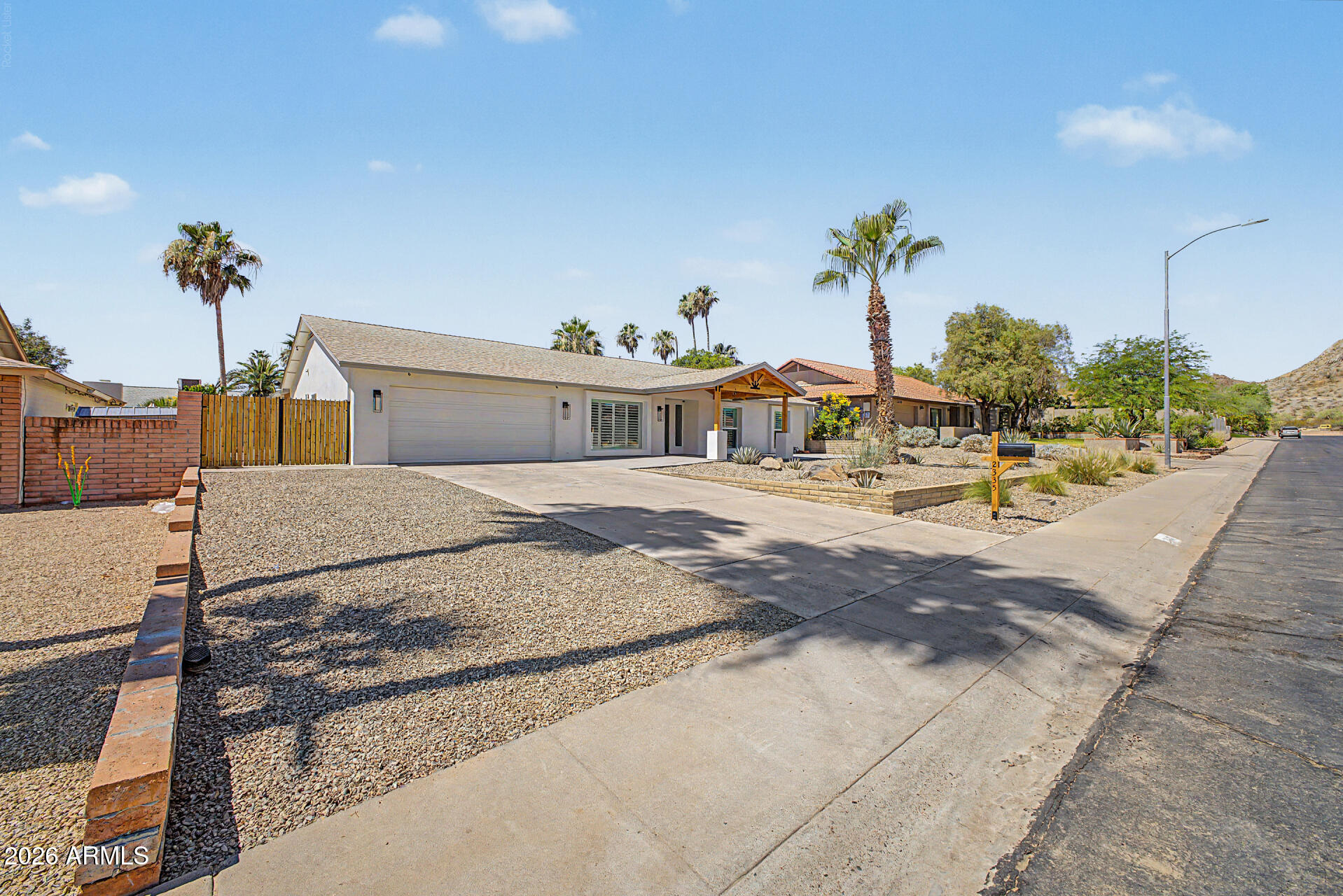 2335 East Shangri La Road Phoenix, AZ 85028 - Photo 4 of 50