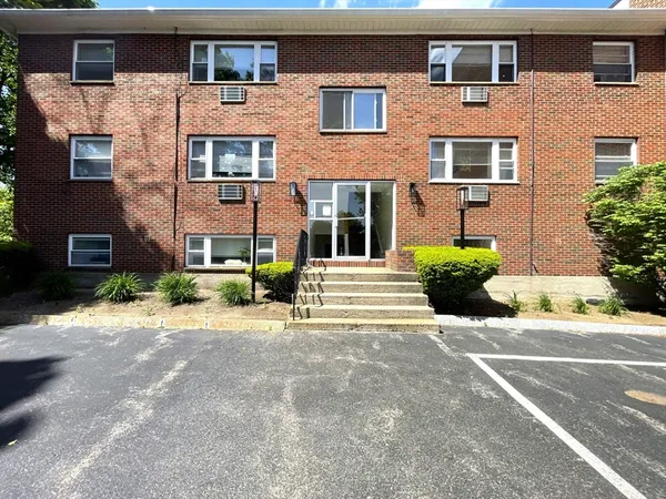 $2,200 | 580 Salem Street, Unit 5, Wakefield, MA 01880