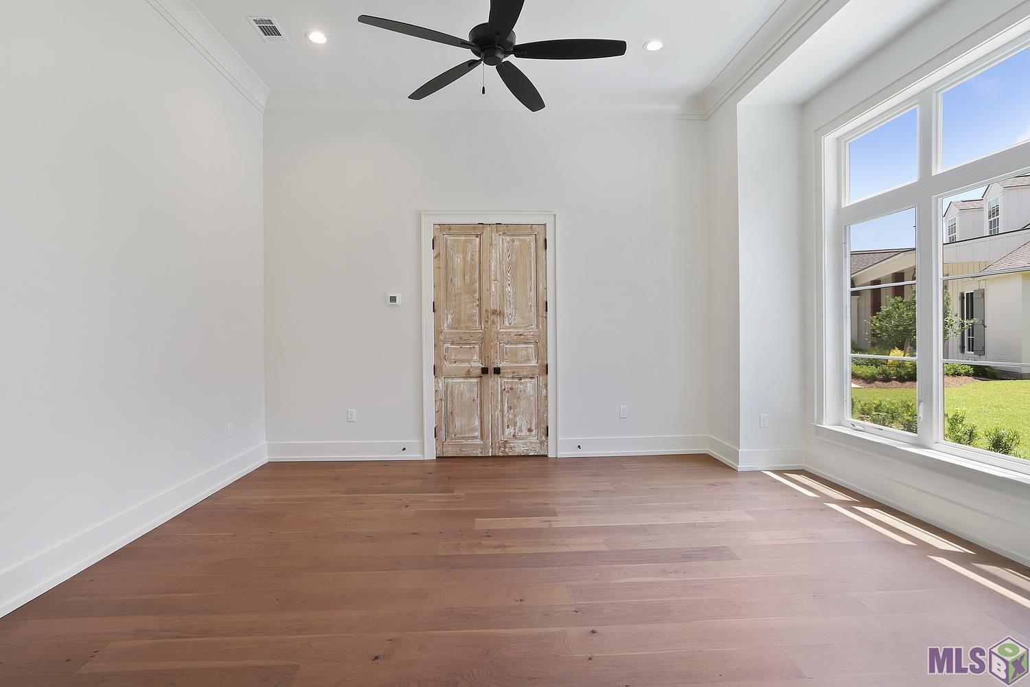 6529 Feather Rdg Drive Baton Rouge, LA 70817 - Photo 11 of 50 Antique doors to main bath