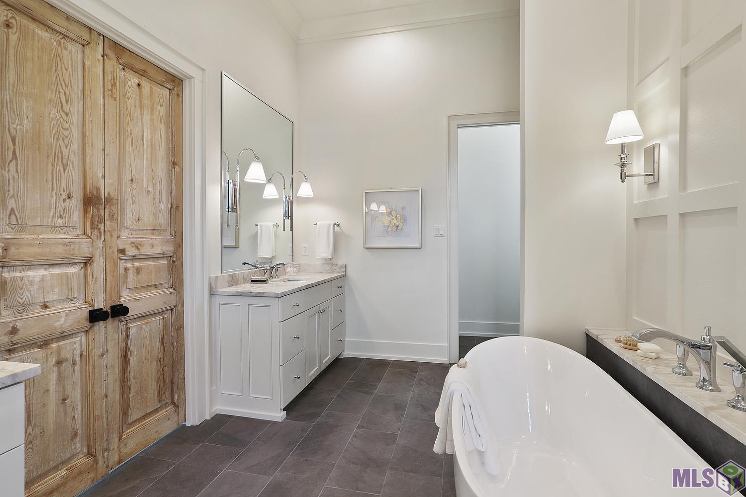 6529 Feather Rdg Drive Baton Rouge, LA 70817 - Photo 14 of 50 Sconce lighting natural light