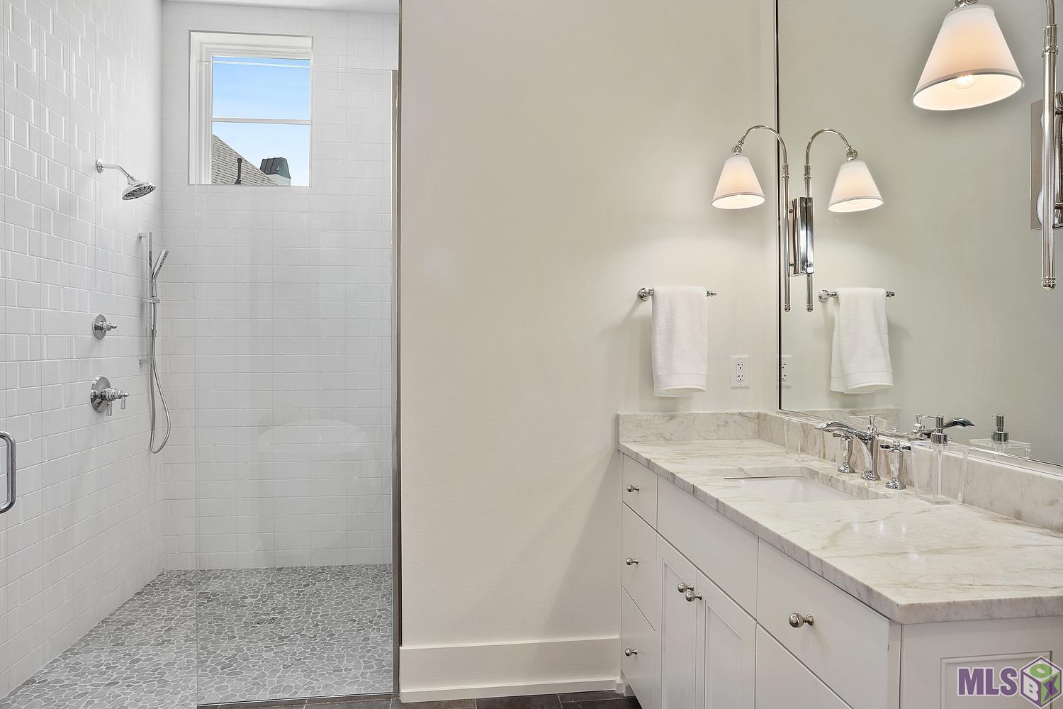 6529 Feather Rdg Drive Baton Rouge, LA 70817 - Photo 15 of 50 Custom shower w/ Niche