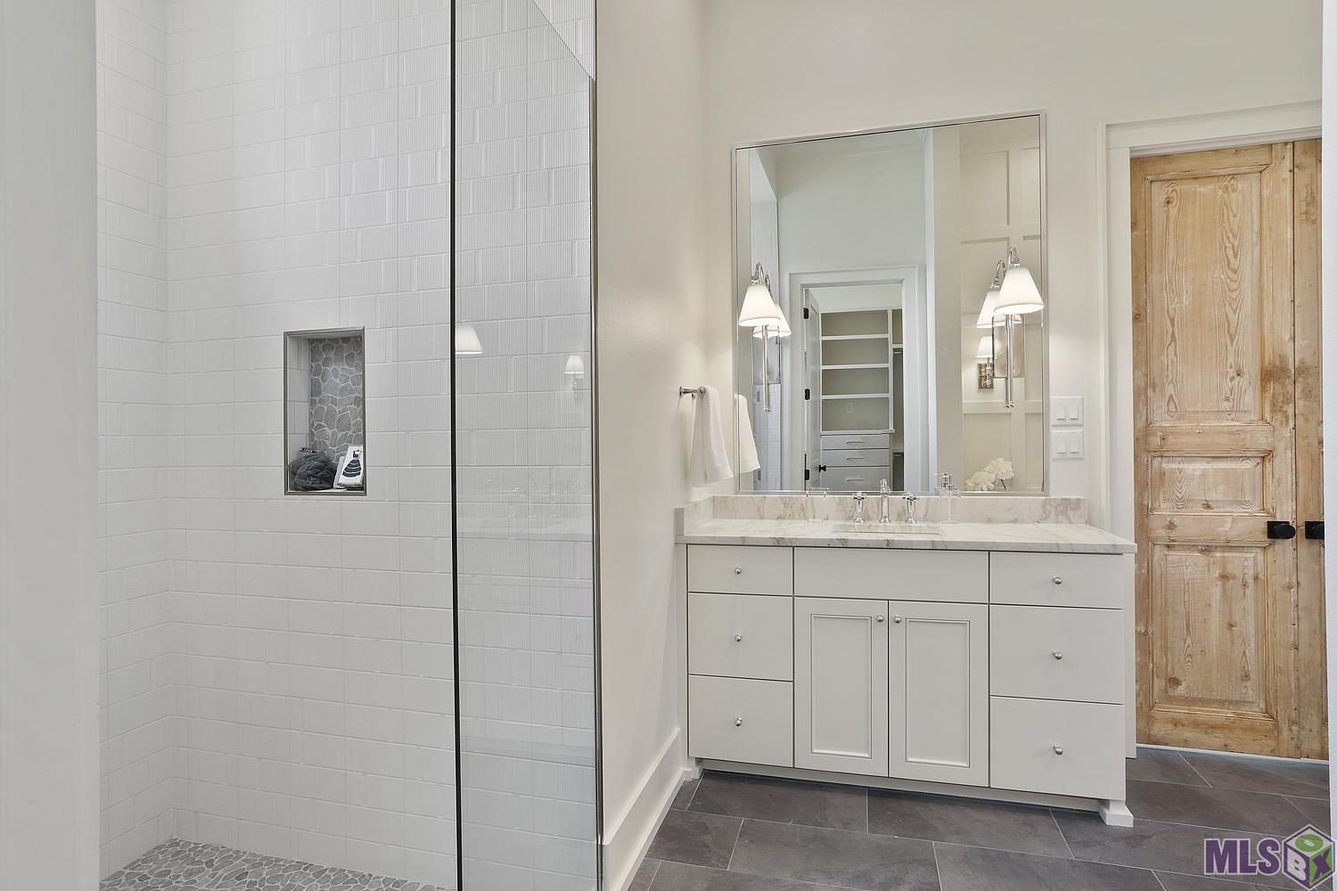 6529 Feather Rdg Drive Baton Rouge, LA 70817 - Photo 16 of 50 Frameless glass shower