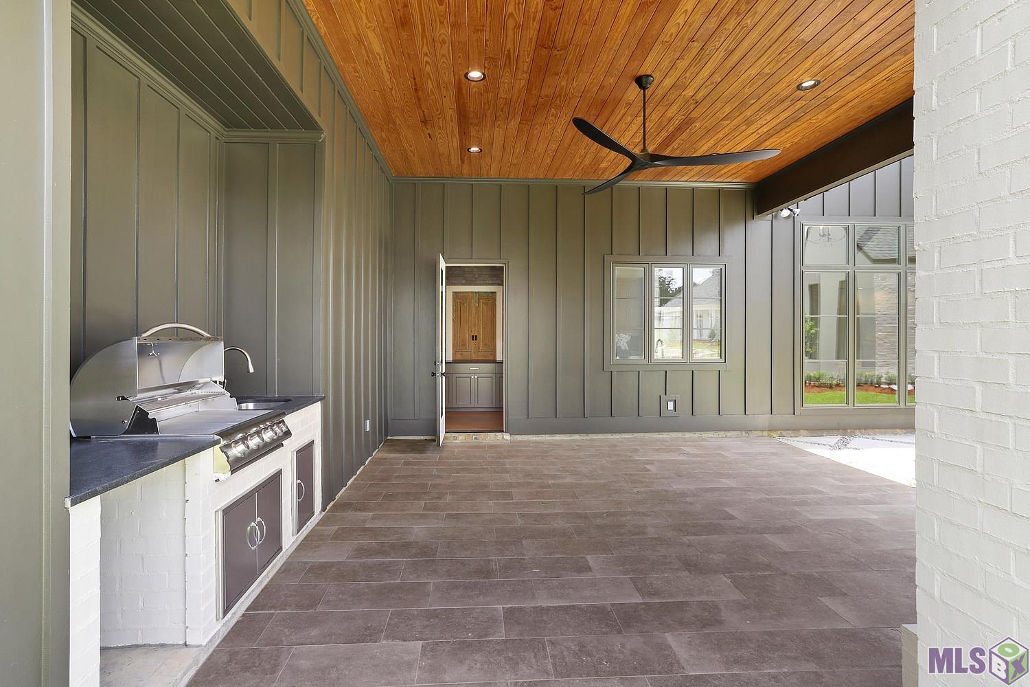 6529 Feather Rdg Drive Baton Rouge, LA 70817 - Photo 3 of 50 Outdoor living area