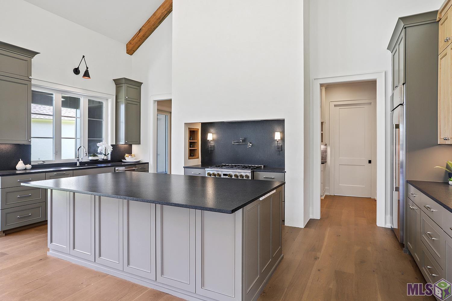 6529 Feather Rdg Drive Baton Rouge, LA 70817 - Photo 37 of 50 Lots of natural light in kitchen