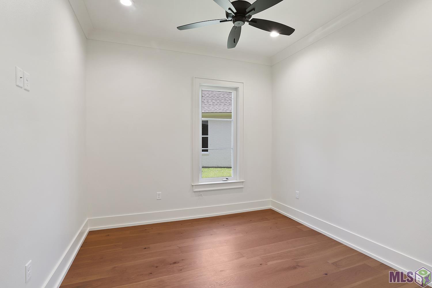 6529 Feather Rdg Drive Baton Rouge, LA 70817 - Photo 45 of 50 Additional Bedroom downstairs w/ Walk in Closet