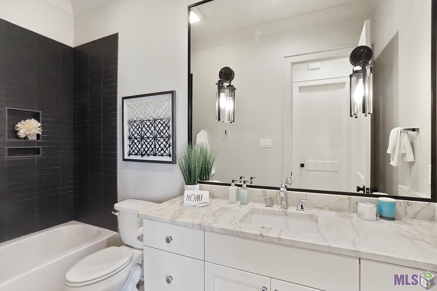 6529 Feather Rdg Drive Baton Rouge, LA 70817 - Photo 46 of 50 Guest bath on main level