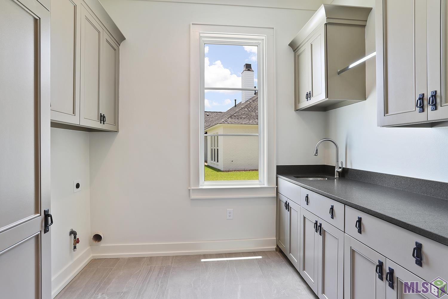 6529 Feather Rdg Drive Baton Rouge, LA 70817 - Photo 49 of 50 Spacious laundry room mud room