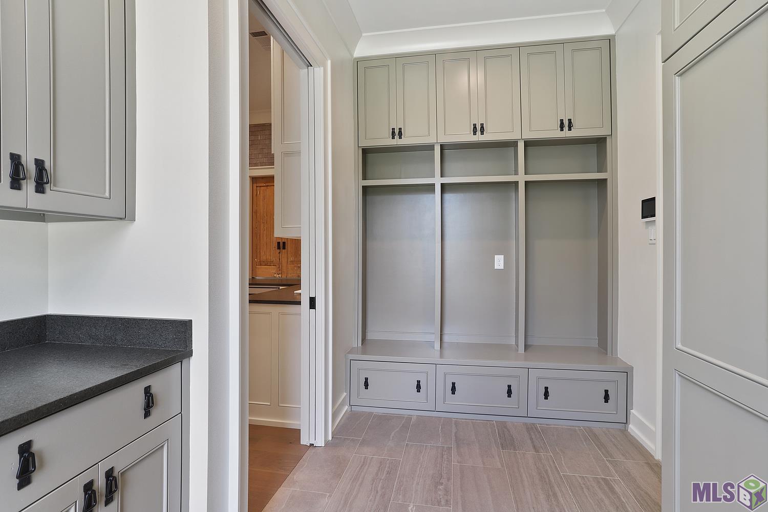 6529 Feather Rdg Drive Baton Rouge, LA 70817 - Photo 50 of 50 Drop zone/ mud room w/ Pocket door for privacy