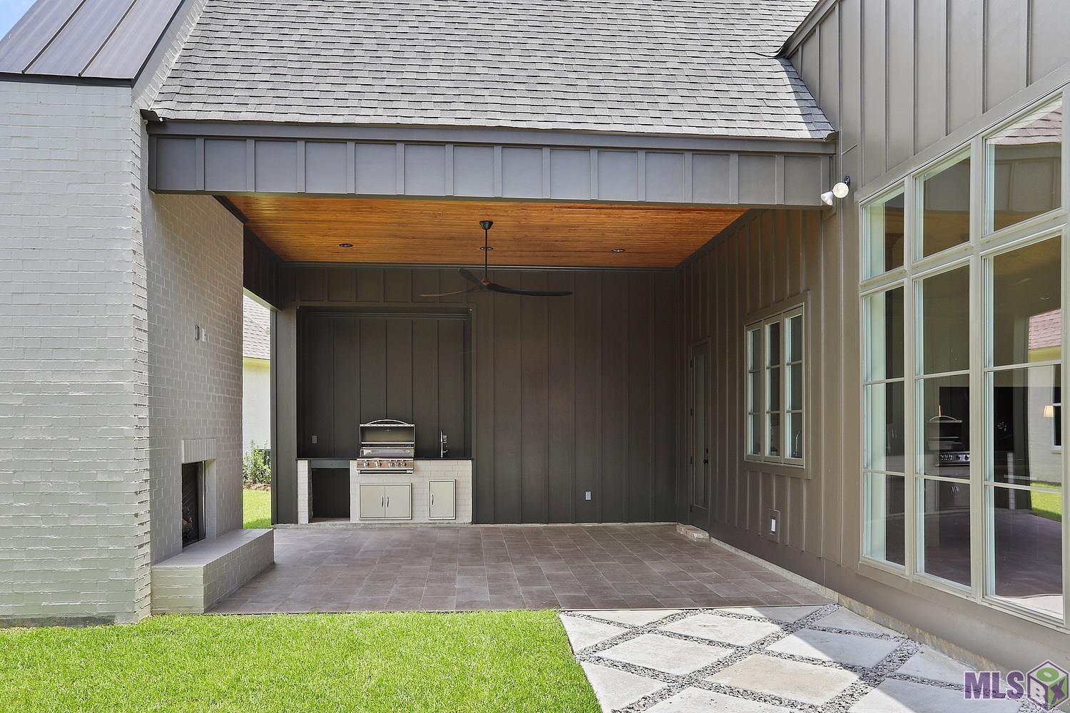 6529 Feather Rdg Drive Baton Rouge, LA 70817 - Photo 5 of 50 Brick fireplace w/ Wall for privacy
