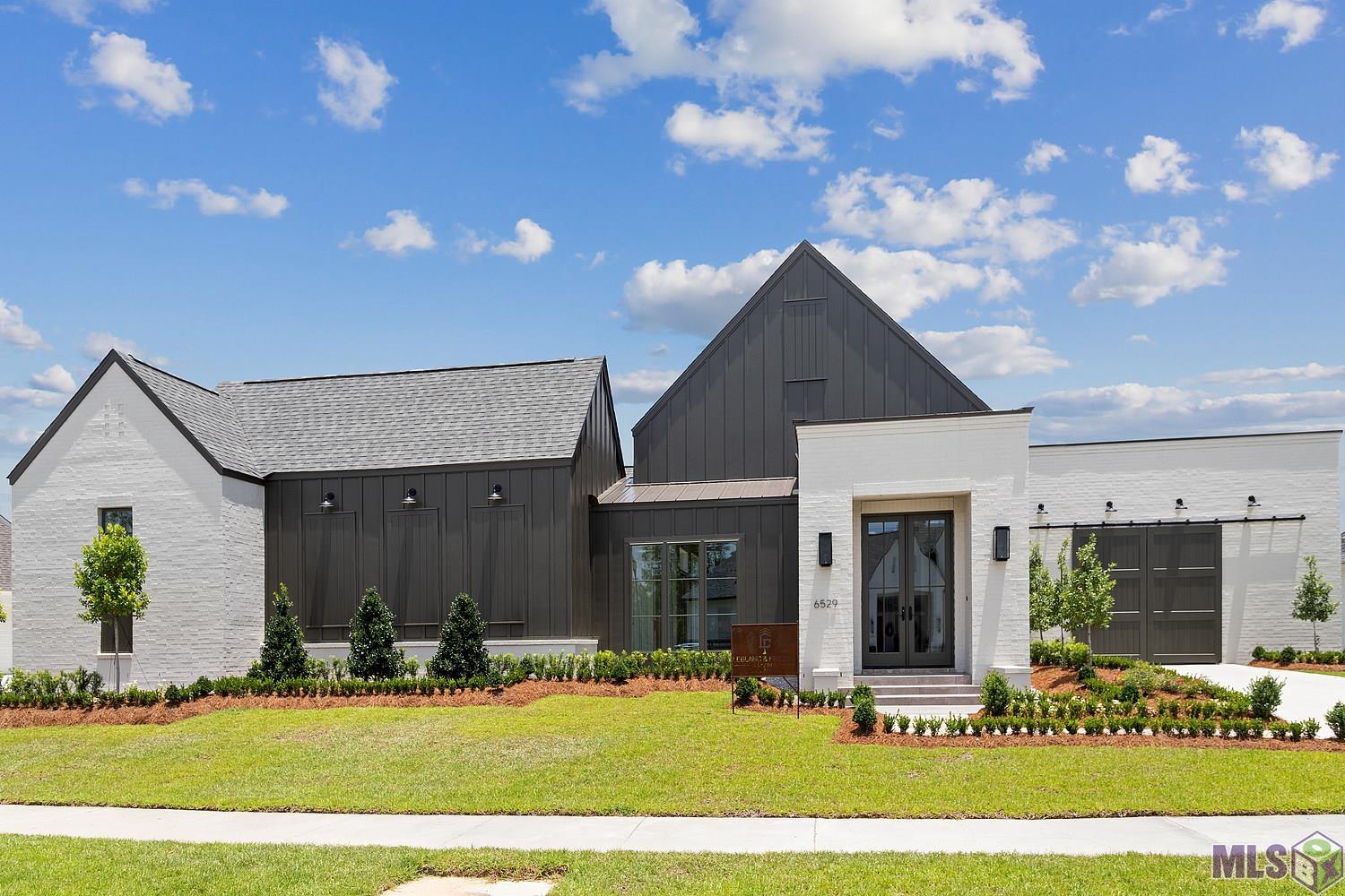 6529 Feather Rdg Drive Baton Rouge, LA 70817 - Photo 9 of 50 Beautiful home & landscaping