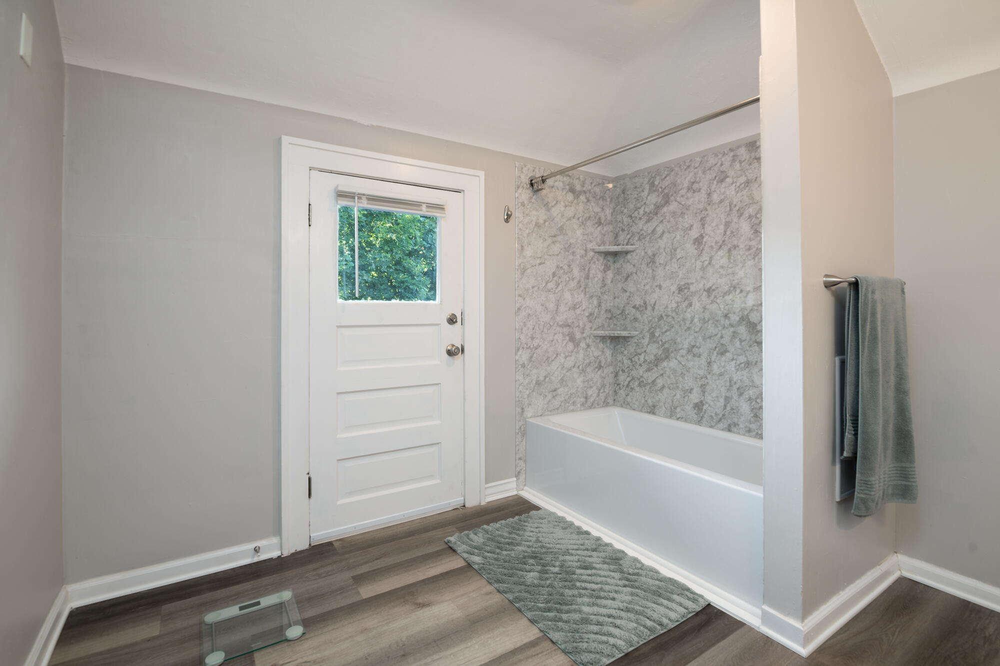 1110 Hayes Avenue Racine, WI 53405 - Photo 22 of 37 UpperBath1.1