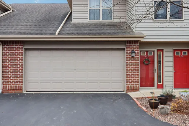 $289,900 | N82W13360 West Fond Du Lac Avenue, Unit 102, Menomonee Falls, WI 53051