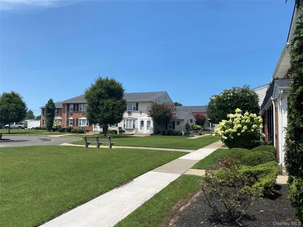 $3,400 | 336 Kensington Lane, Bethpage, NY 11714