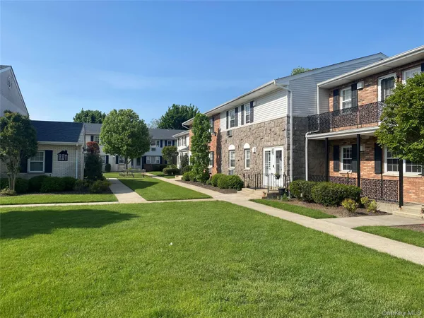 $3,400 | 336 Kensington Lane, Bethpage, NY 11714
