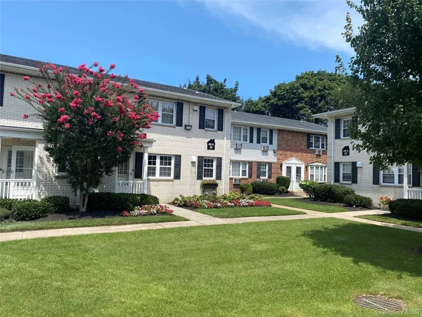 $3,400 | 336 Kensington Lane, Bethpage, NY 11714