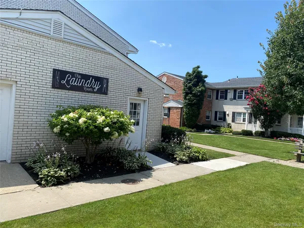 $3,400 | 336 Kensington Lane, Bethpage, NY 11714