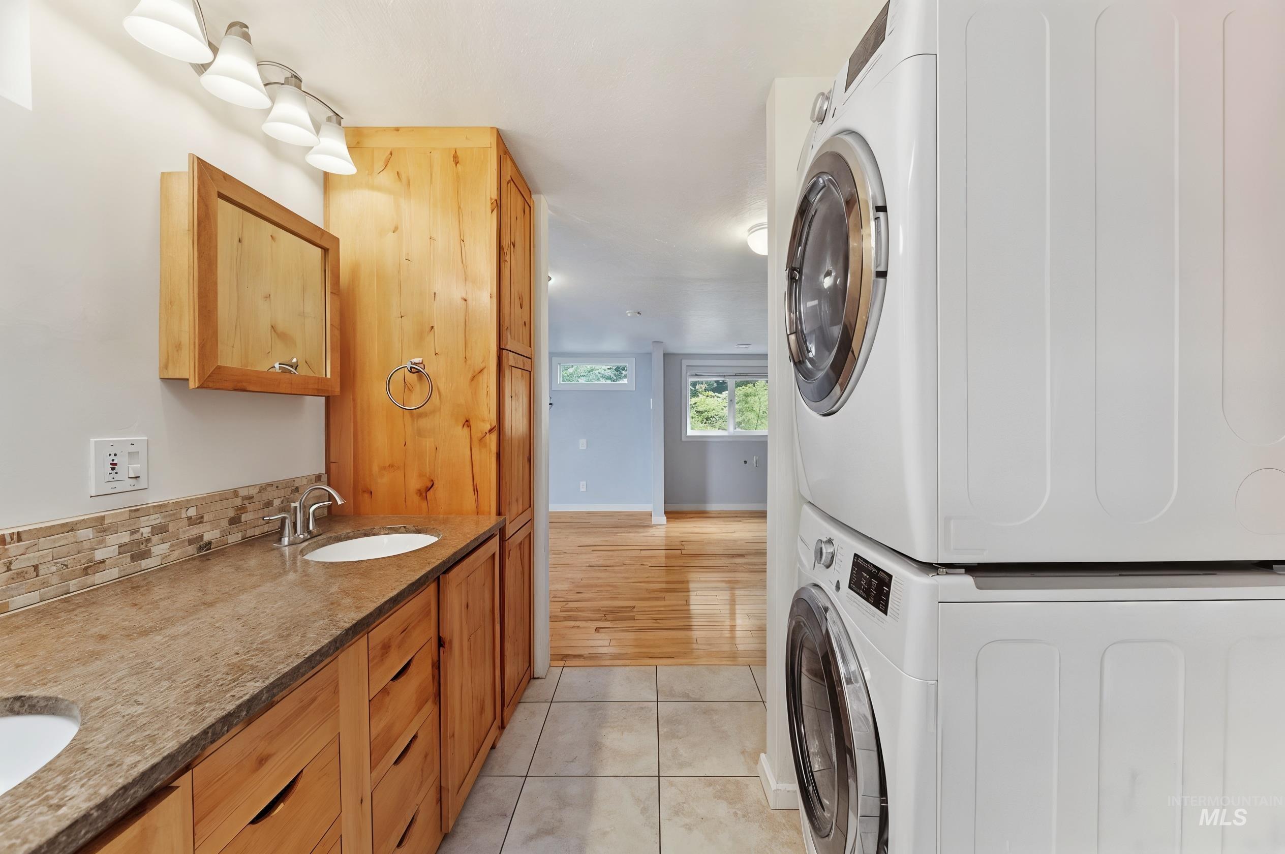 7141 West Hill Road Boise, ID 83714 - Photo 13 of 28 Bathroom
