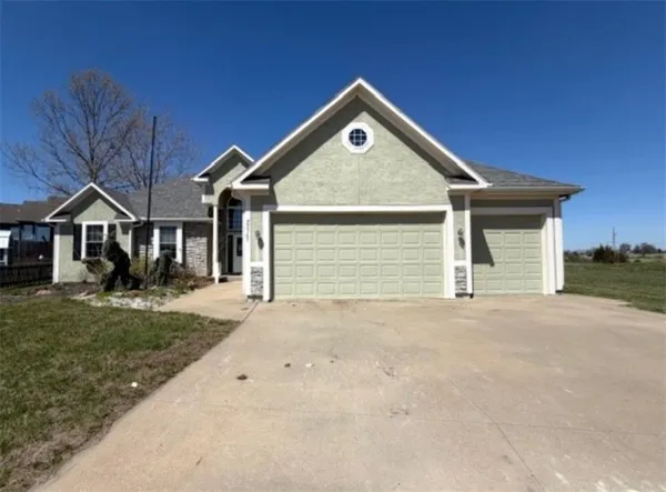 $467,000 | 22367 South Madison Street, Spring Hill, KS 66083