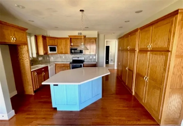 $467,000 | 22367 South Madison Street, Spring Hill, KS 66083