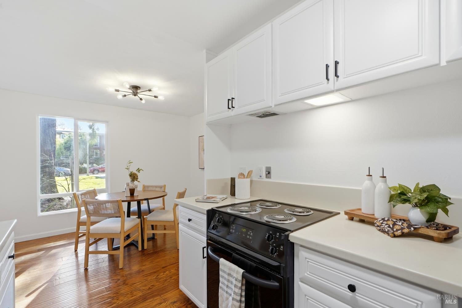 19 Surrey Lane San Rafael, CA 94903 - Photo 11 of 42