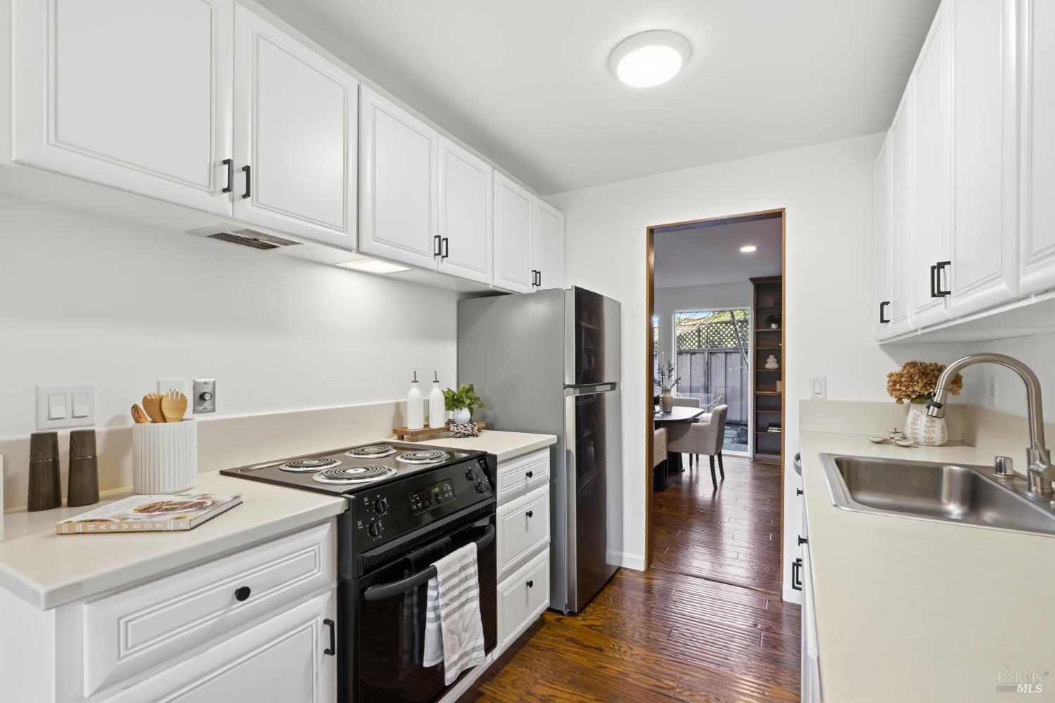 19 Surrey Lane San Rafael, CA 94903 - Photo 8 of 42