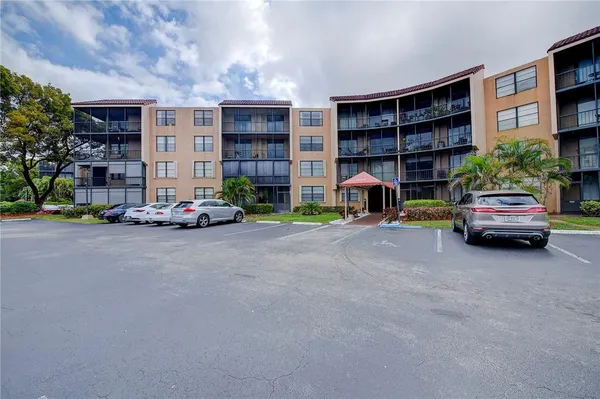 $1,950 | 3900 North Hills Drive, Unit 405, Hollywood, FL 33021