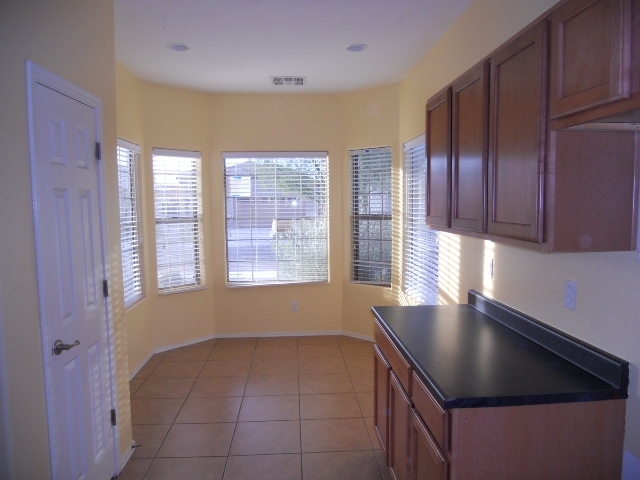 10232 West Chipman Road Tolleson, AZ 85353 - Photo 4 of 30 023-254597-eat-in-kitchen - copy