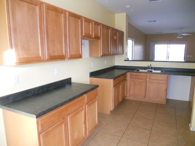 10232 West Chipman Road Tolleson, AZ 85353 - Photo 9 of 30 023-254597--kitchen