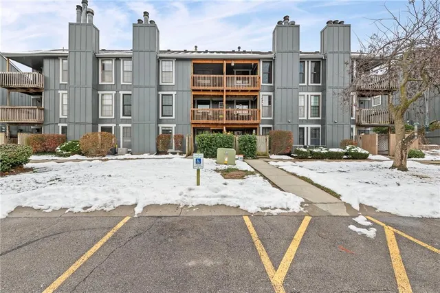 $165,000 | 12708 West 110th Terrace, Overland Park, KS 66210