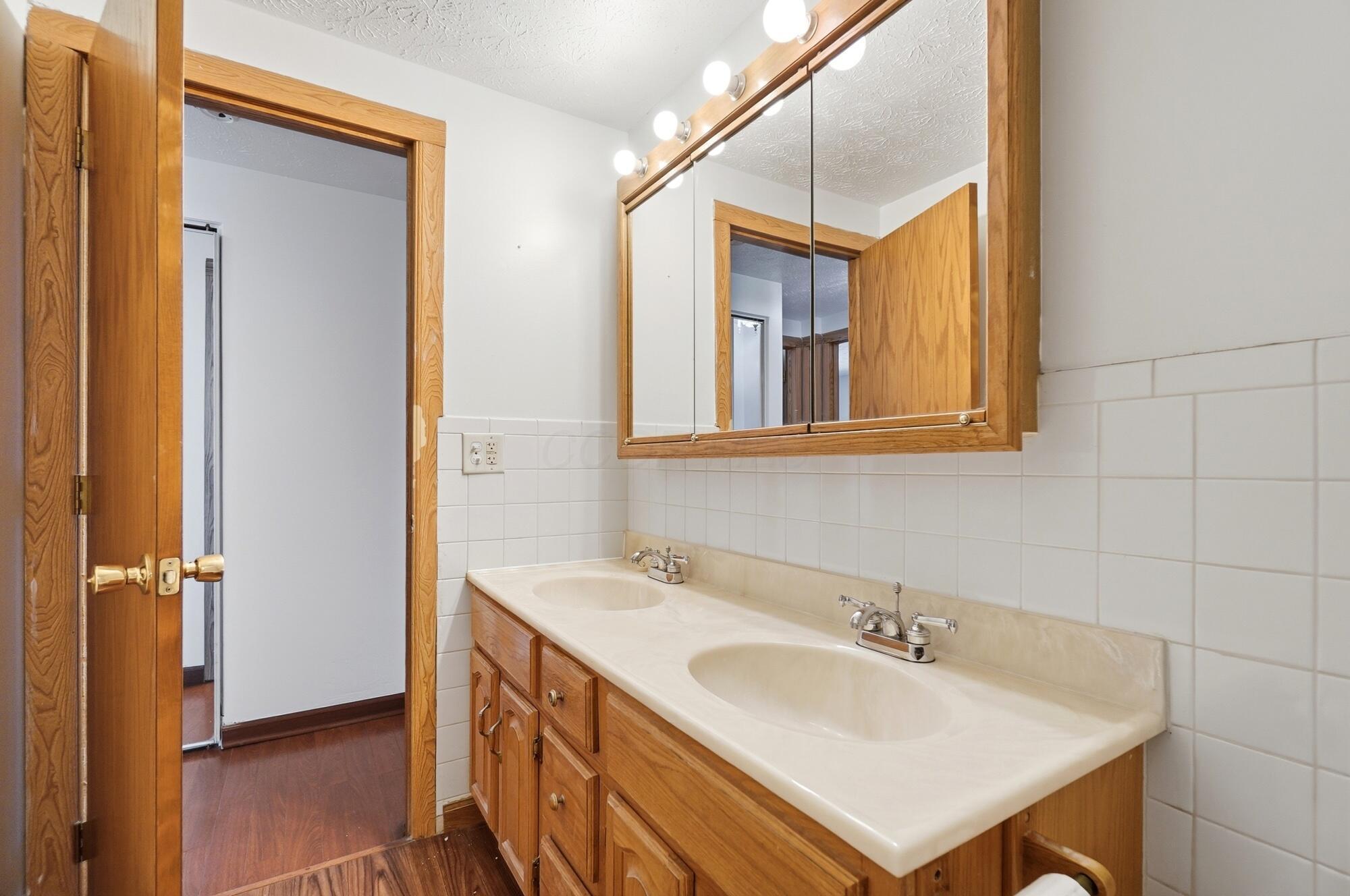 555 Fox Ridge Street Columbus, OH 43228 - Photo 21 of 37 124