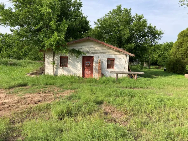 $58,950 | 205 South Prairie Avenue, Petrolia, TX 76377