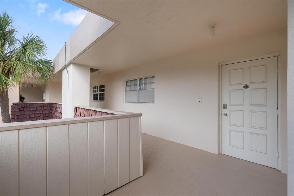 3001 South Palm Aire Drive, Unit 206 Pompano Beach, FL 33069 - Photo 21 of 31 a view of a hallway
