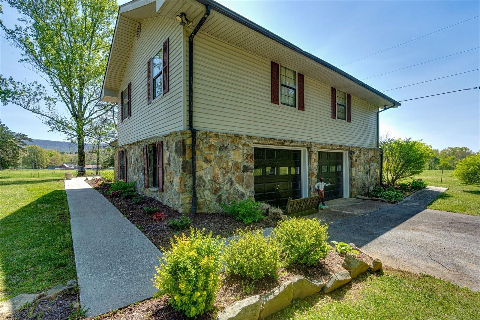 487 Hackworth Road Whitwell, TN 37397 - Photo 5 of 48 a view of a house with a yard