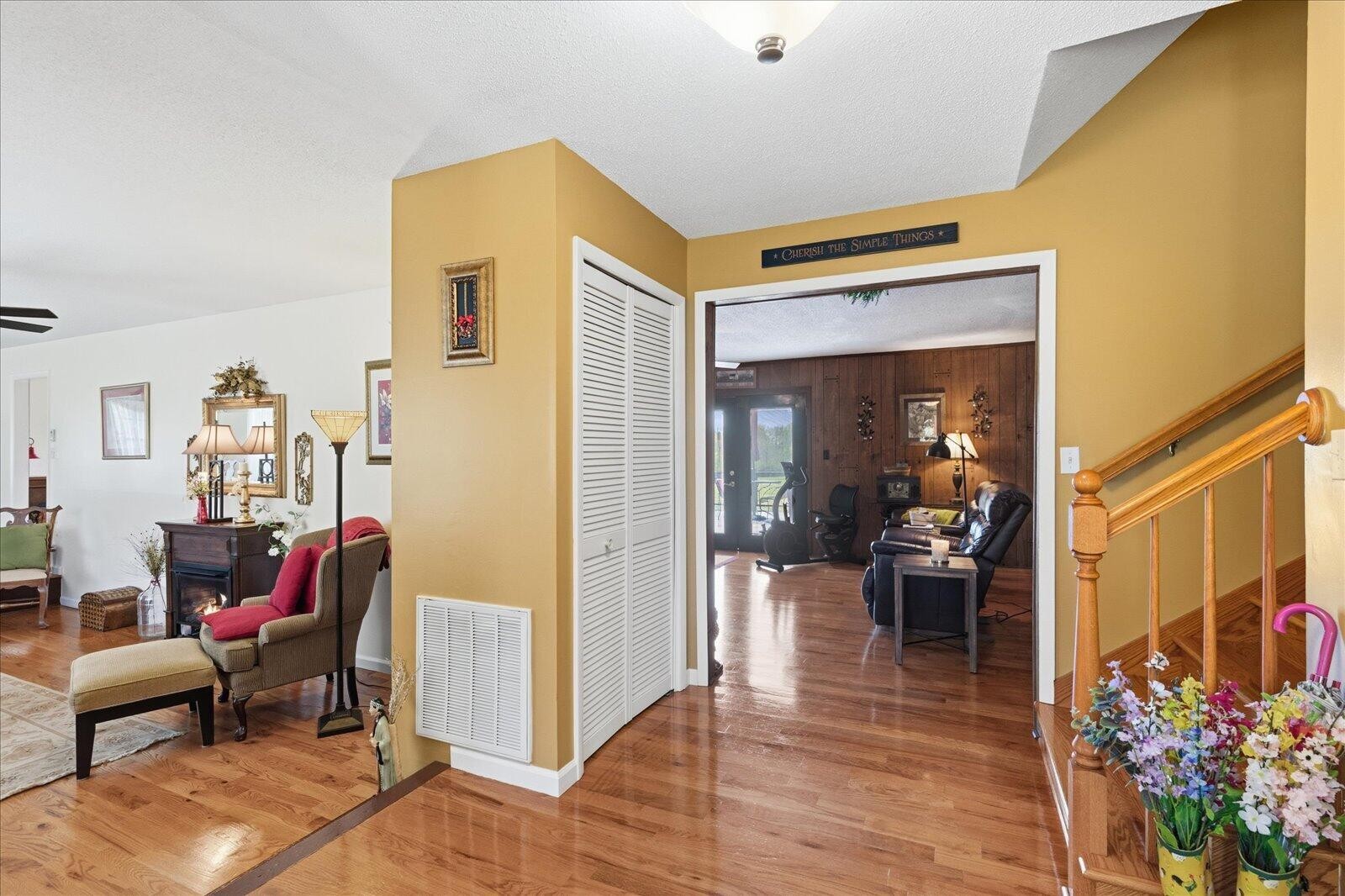 487 Hackworth Road Whitwell, TN 37397 - Photo 7 of 48 a living room with furniture and a potted plant