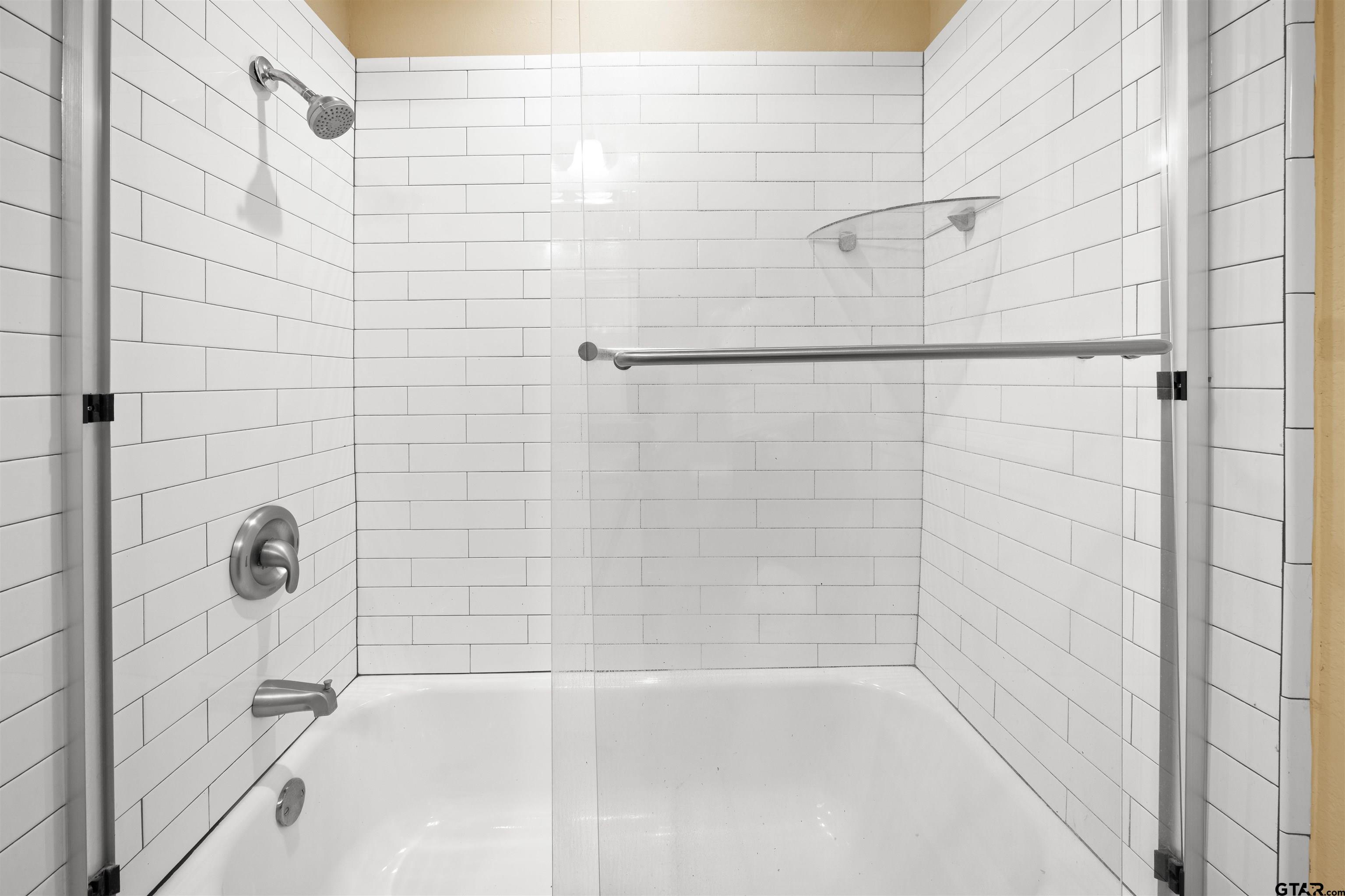 711 South Prairieville Street Athens, TX 75751 - Photo 15 of 27 a bathroom with a shower