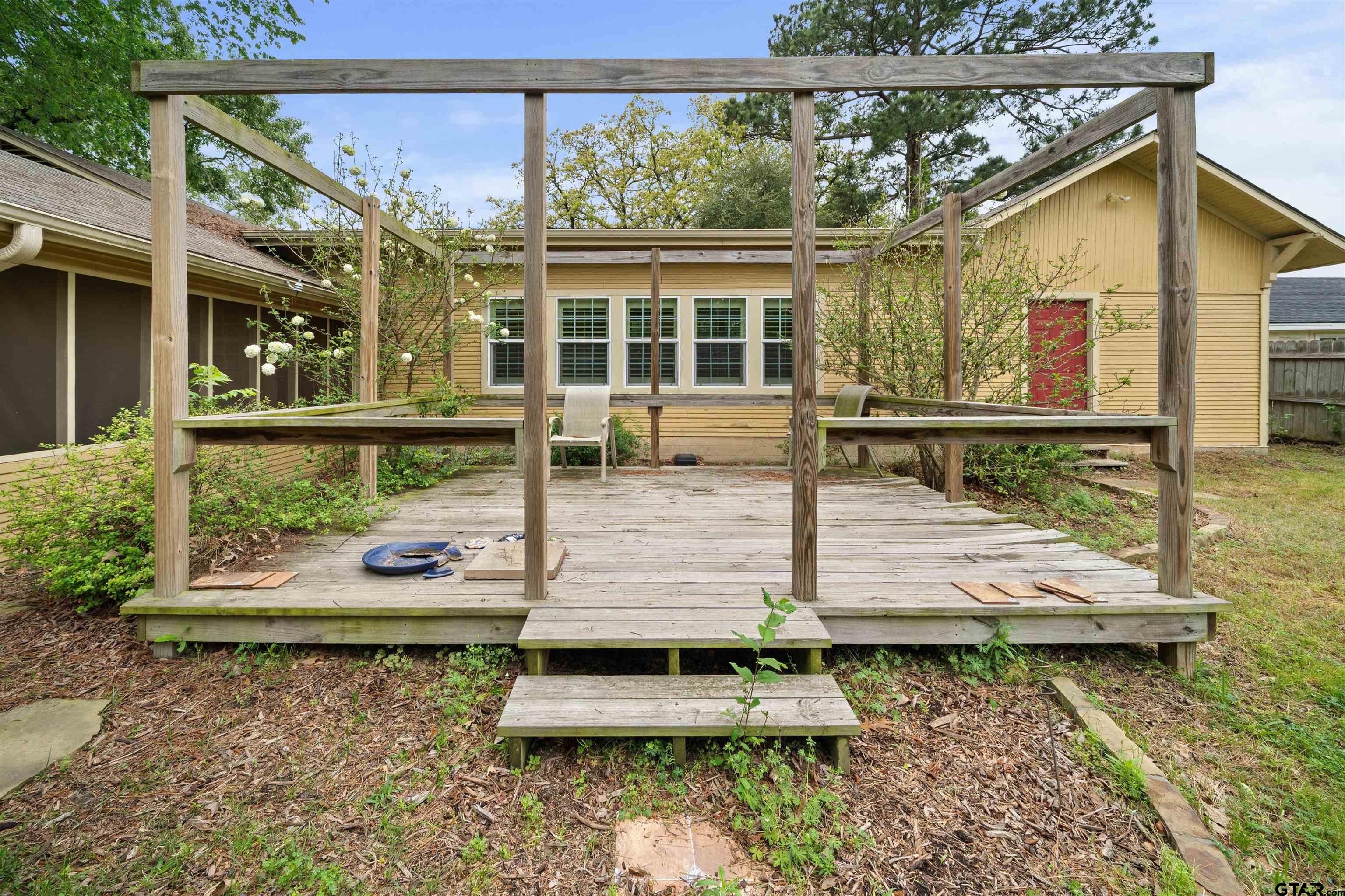 711 South Prairieville Street Athens, TX 75751 - Photo 24 of 27 front view of house with a large window