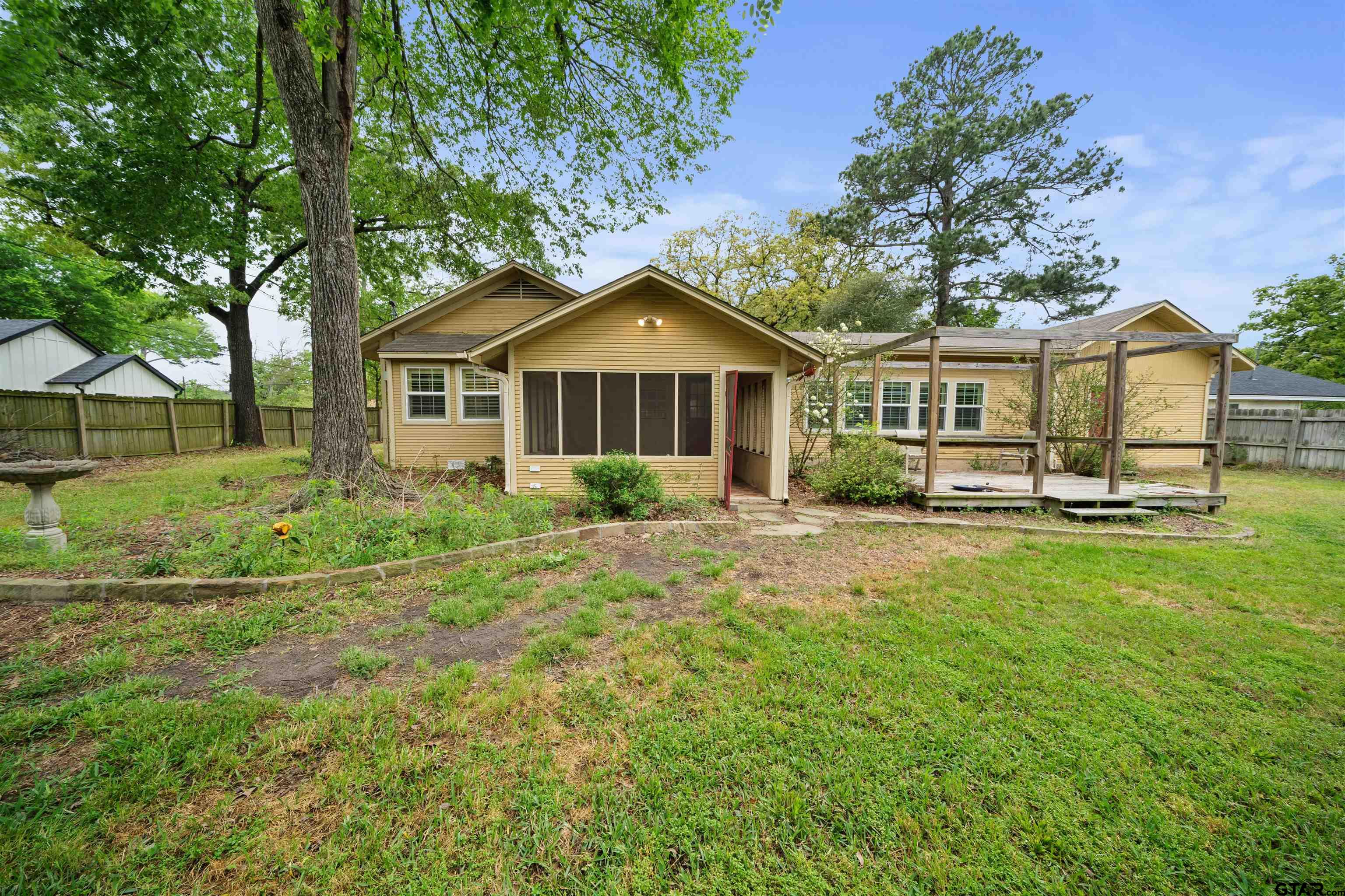 711 South Prairieville Street Athens, TX 75751 - Photo 27 of 27 a front view of a house with a garden