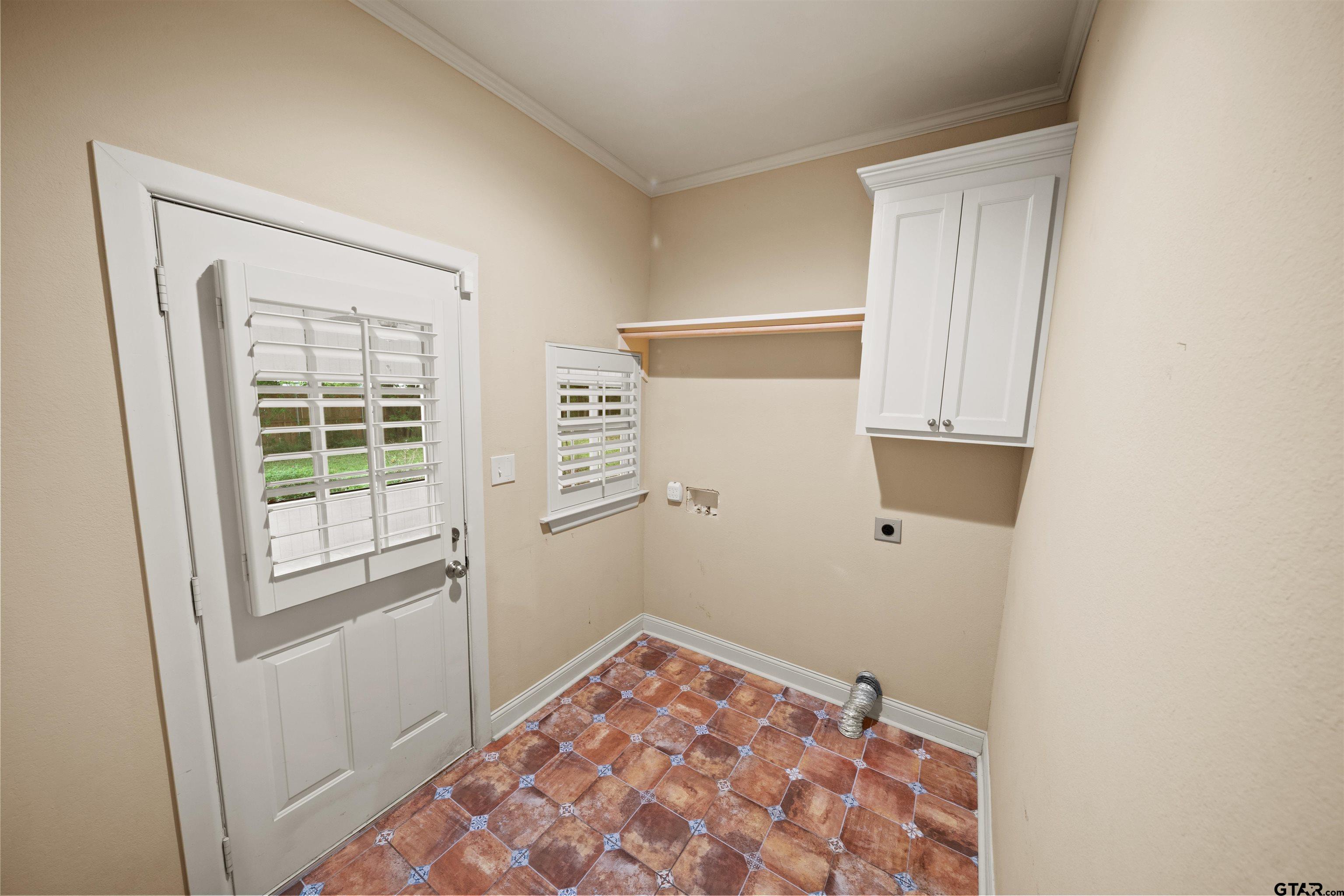 711 South Prairieville Street Athens, TX 75751 - Photo 5 of 27 a view of bathroom