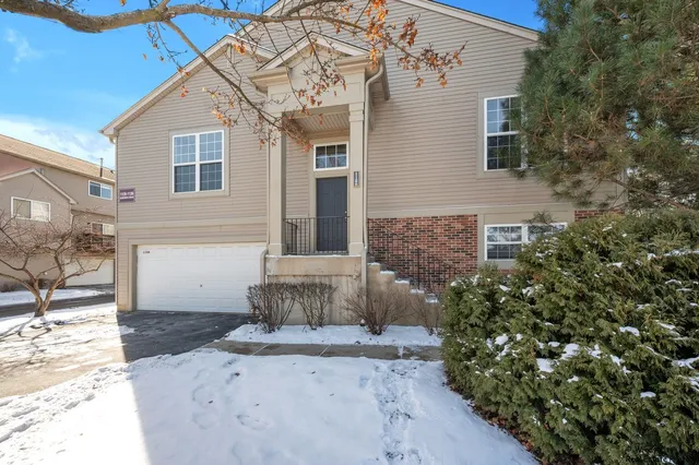 $269,900 | 1126 Chadwick Drive, Grayslake, IL 60030