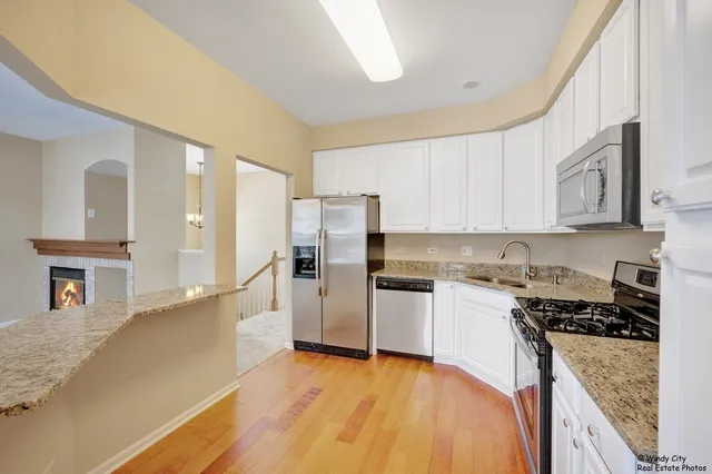 $269,900 | 1126 Chadwick Drive, Grayslake, IL 60030