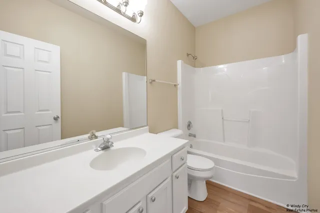 $269,900 | 1126 Chadwick Drive, Grayslake, IL 60030