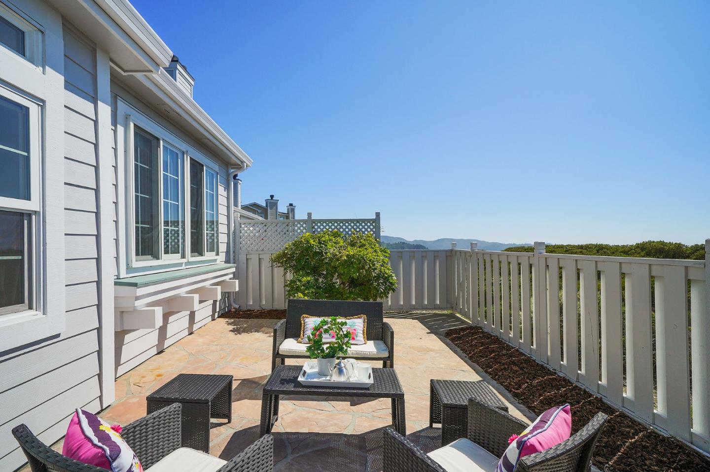 45 Outlook Circle Pacifica, CA 94044 - Photo 25 of 42 a view of a chairs and table in a balcony