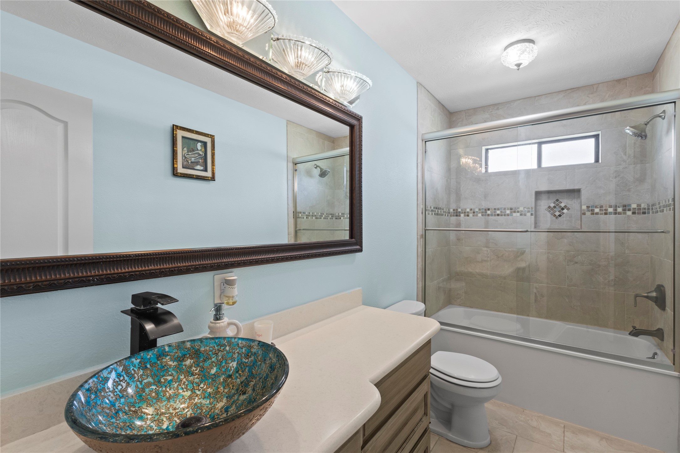 11546 Davidson Road Beaumont, TX 77705 - Photo 30 of 40 a bathroom with a sink a toilet and bathtub