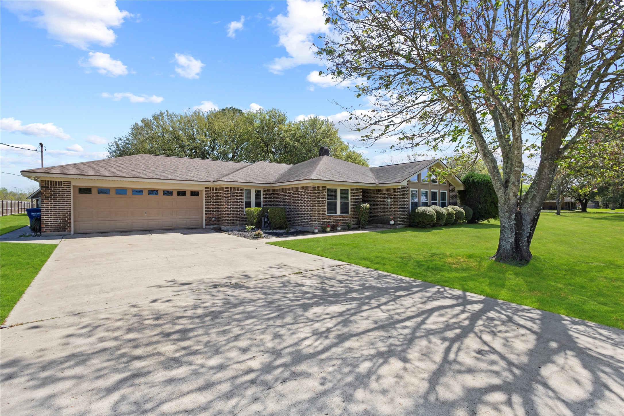 11546 Davidson Road Beaumont, TX 77705 - Photo 3 of 40 a view of house with yard