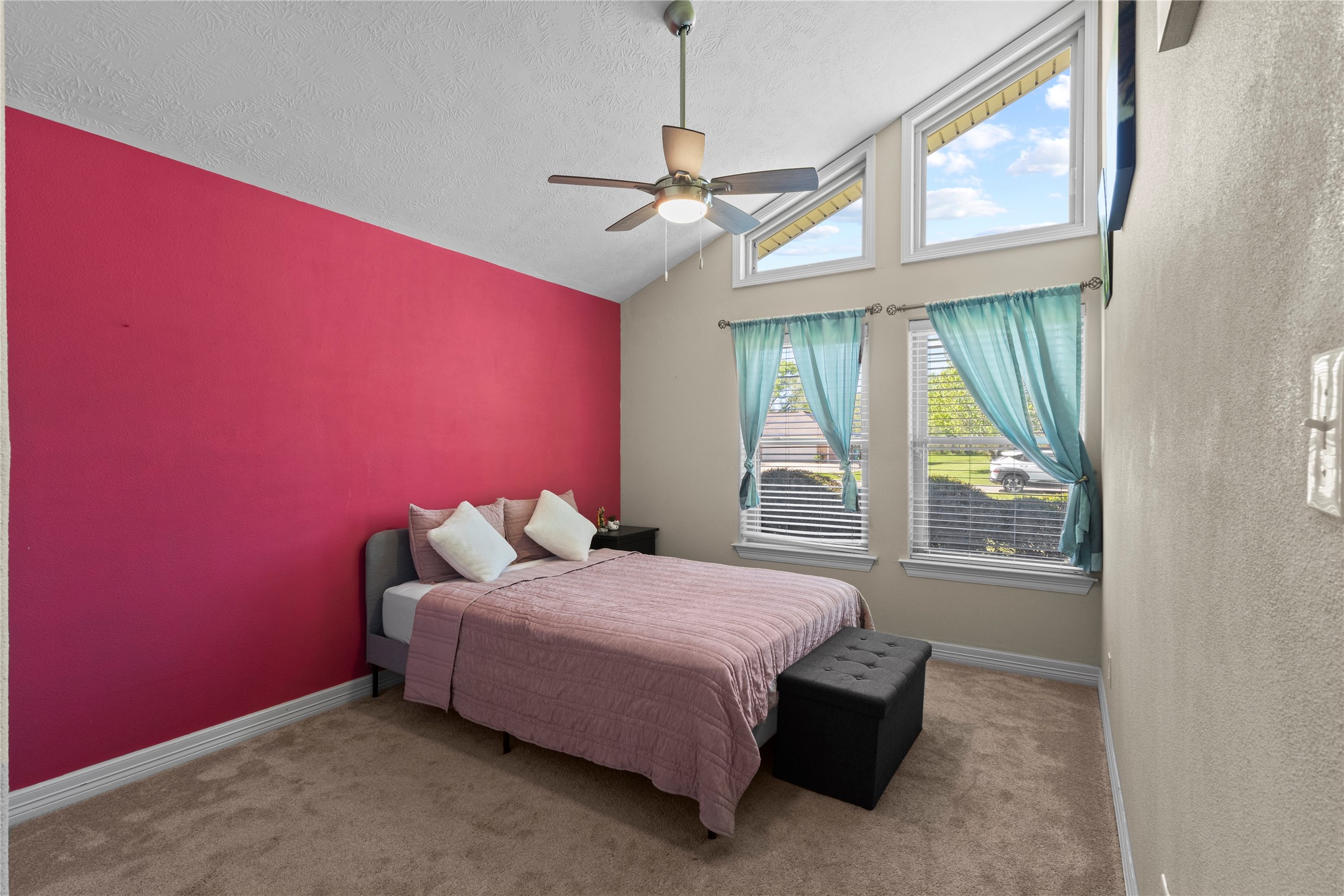 11546 Davidson Road Beaumont, TX 77705 - Photo 31 of 40 a bedroom with a bed and a window